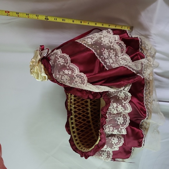 Baby Doll Basinette Crib Wicker satin lace vintage 1990s good condition 13" - Picture 11 of 15